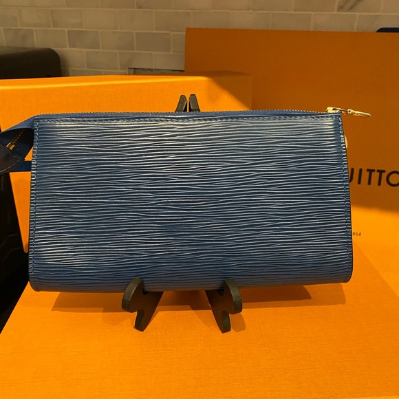 Louis Vuitton Vintage EPI Pochette - Picture 2 of 11